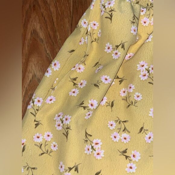 Lily Rose halter top romper smocked floral print buttery yellow Size M - Picture 5 of 6